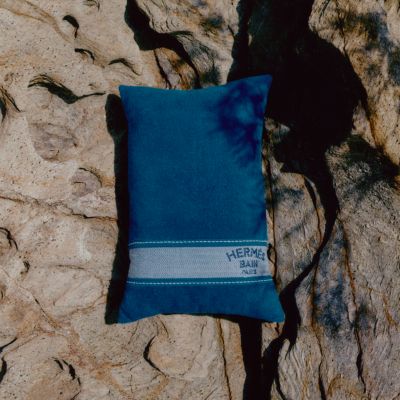 Pillows - Beach towels and bath accessories | Hermès Thailand